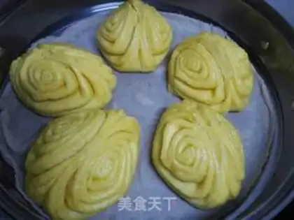 Make Pumpkin rolls step 15