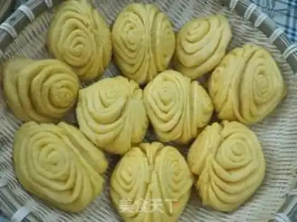 Make Pumpkin rolls step 17
