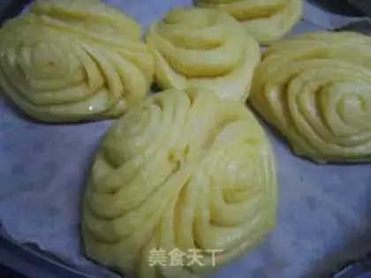 Make Pumpkin rolls step 18