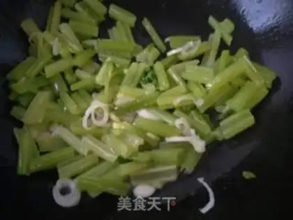 Make Eight with celery step 7