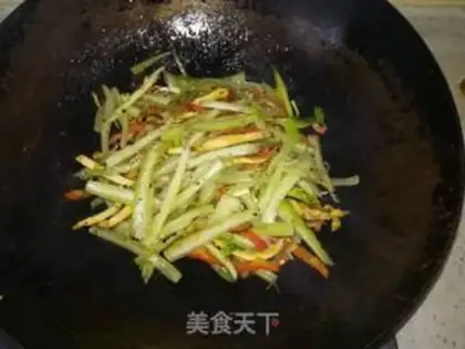 Make Celery fried dry step 1