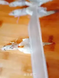 Make A garlic fan with a shrimp back step 1