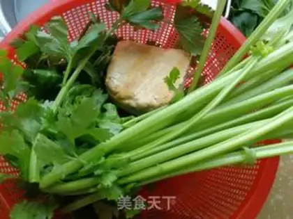Make Celery fried dry step 0