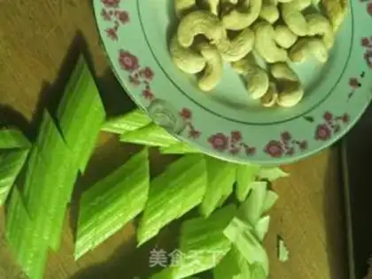 Make Celery makes cashew nuts step 0