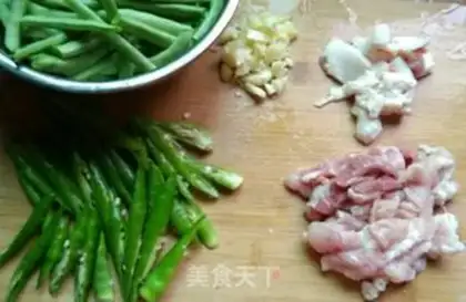 Make Four seasons of bean-bread fried meat step 0