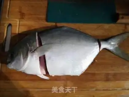 Make Peacock open-screen fish step 1