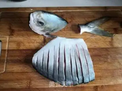 Make Peacock open-screen fish step 2