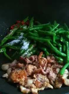 Make Four seasons of bean-bread fried meat step 3