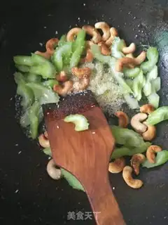 Make Celery makes cashew nuts step 3