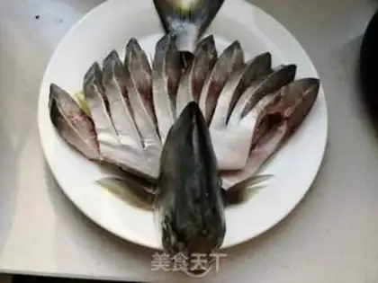 Make Peacock open-screen fish step 4
