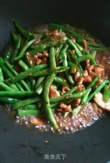 Make Four seasons of bean-bread fried meat step 4
