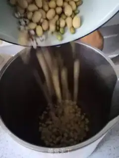 Make Five grains of soya step 1