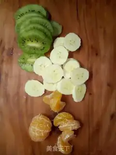 Make Fruit and yogurt step 1