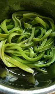 Make Garlic chili sauce step 1