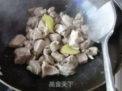 Make Red-burned oxen-covered noodles step 3