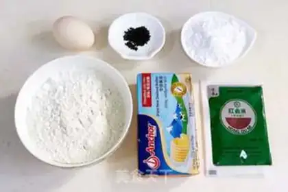 Make Piggy cookies step 0