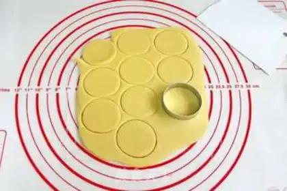 Make Piggy cookies step 8
