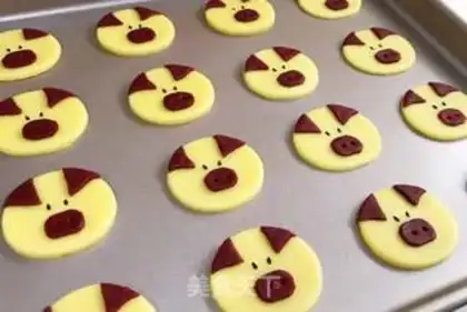 Make Piggy cookies step 11