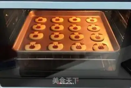Make Piggy cookies step 12