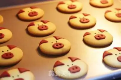 Make Piggy cookies step 13