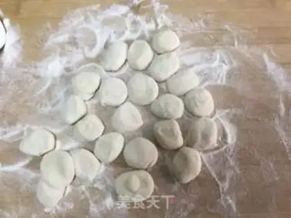 Make Hot noodles, shrimp dumplings step 4