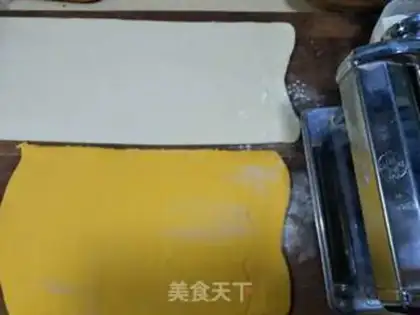 Make Double-coloured cloud rolls step 2