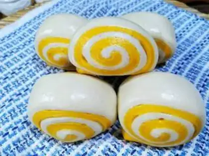 Make Double-coloured cloud rolls step 9