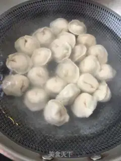 Make Hot noodles, shrimp dumplings step 16