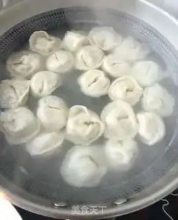 Make Hot noodles, shrimp dumplings step 17