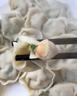 Make Hot noodles, shrimp dumplings step 19