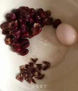 Make Oglympus eggs and red date soup step 1