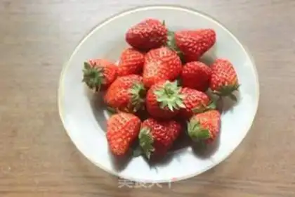 Make Strawberry juice step 0