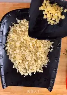 Make A garlic fan scallop step 1
