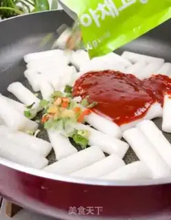 Make Hot fried rice cake step 2