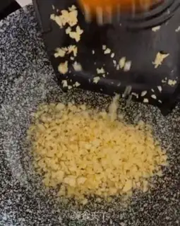 Make A garlic fan scallop step 4