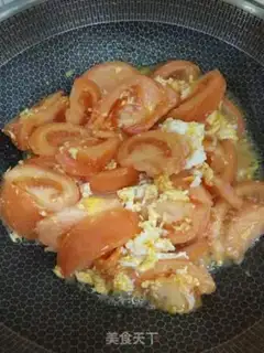 Make Tomato fried eggs step 6