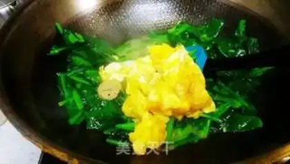 Make Eggs and spinach step 6