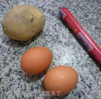 Make Ham intestinal egg potatoes step 1
