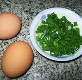 Make Eggs and green beans and rice step 1