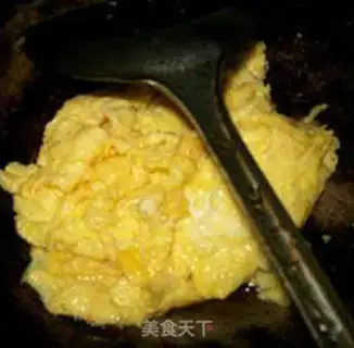 Make Eggs and green beans and rice step 6