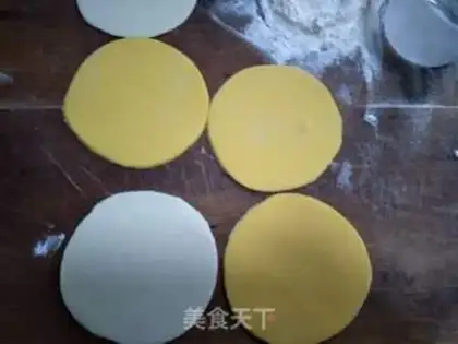 Make A little bouquet of gold and silver step 4