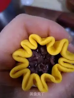 Make A little bouquet of gold and silver step 7