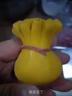Make A little bouquet of gold and silver step 12