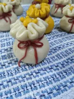 Make A little bouquet of gold and silver step 15