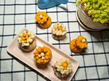 Make A little bouquet of gold and silver step 17