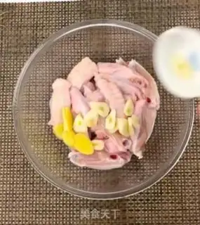 Make Weenie steamed chicken wings step 2