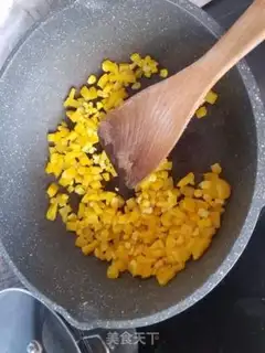 Make Tomato corn shrimp pizza step 2