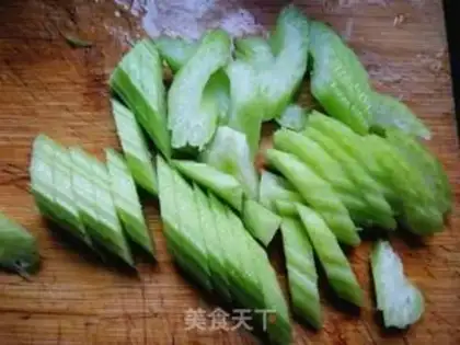 Make Celery fried wood step 2
