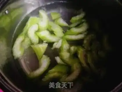 Make Celery fried wood step 3