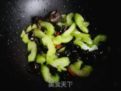 Make Celery fried wood step 7